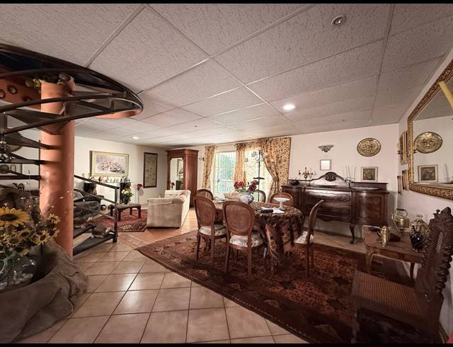 3 BEDROOM FREESTANDING FOR SALE IN SIGNAL HILL